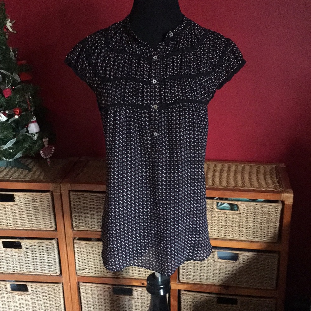 Adorable peasant style top